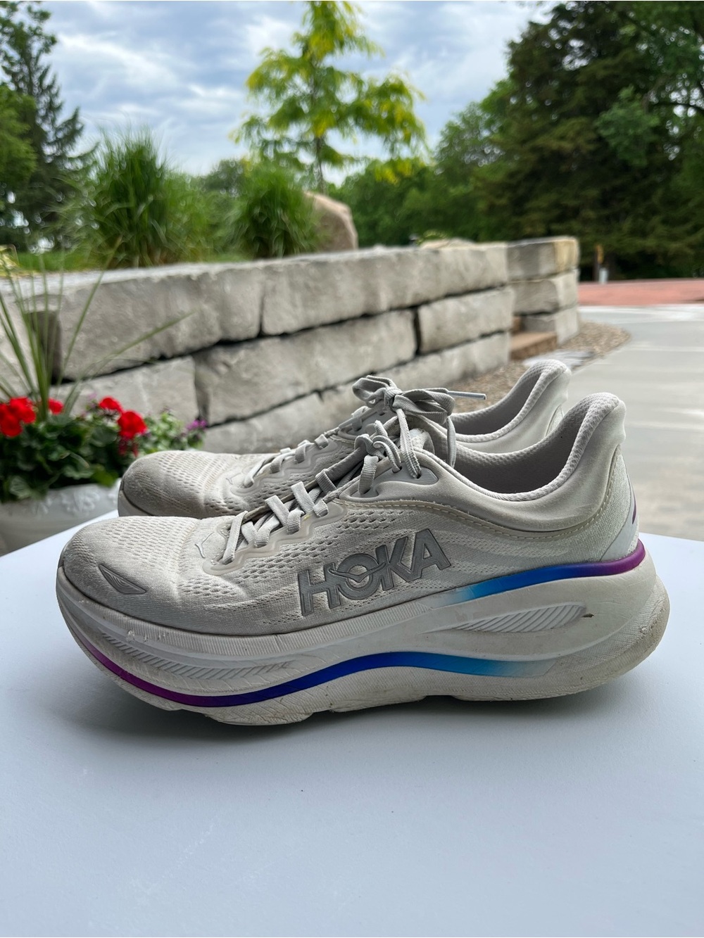 Hoka Bondi 9 Women's Gray Athletic Shoes with Blue and Purple Midsole Accents
